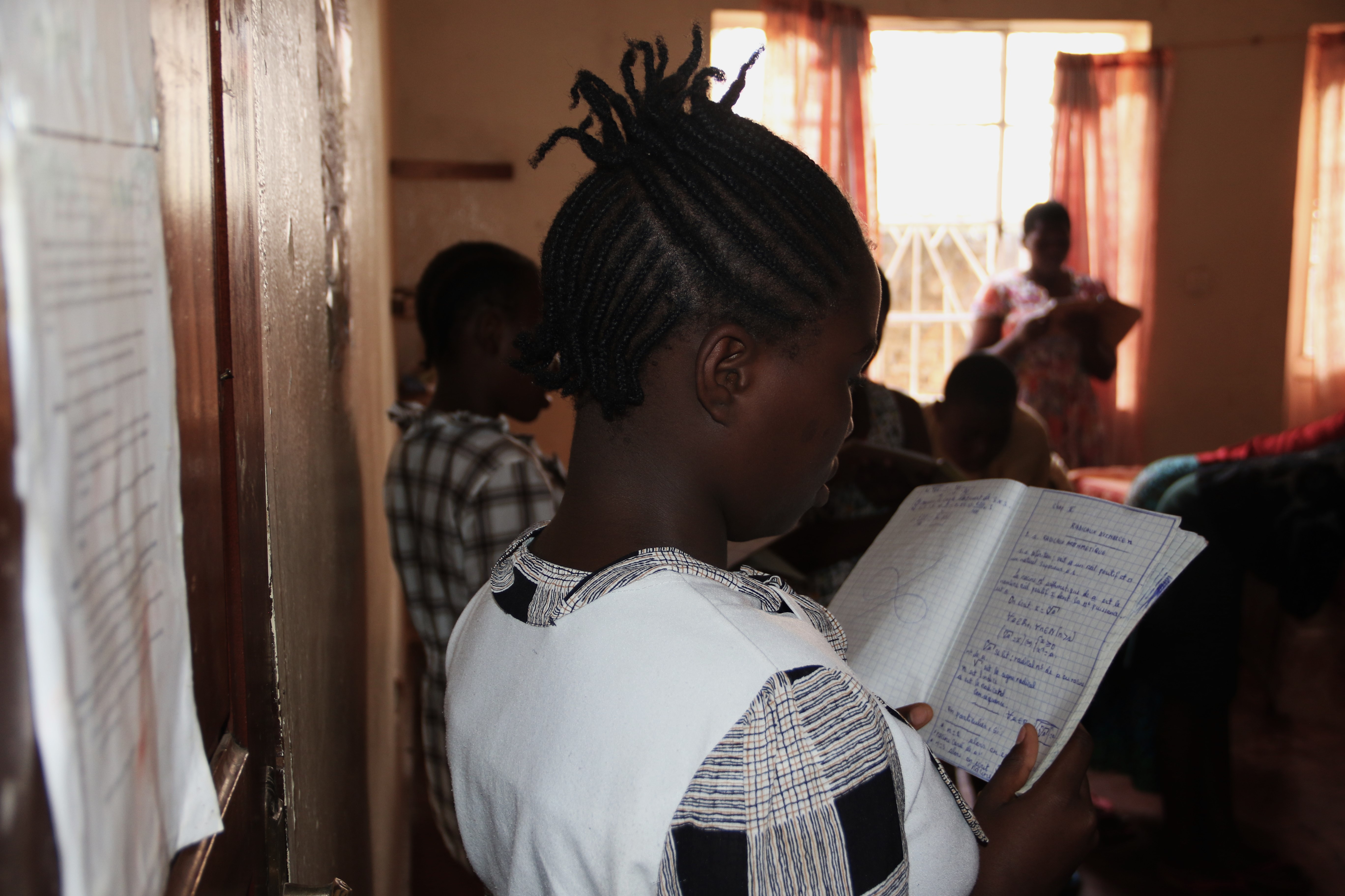 Accompagnement de jeunes filles mineures sorties des maisons closes en périphérie de la ville d-2