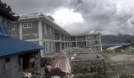 Earthquake in Nepal - Réhabilitation of the primary school of Salleri-4